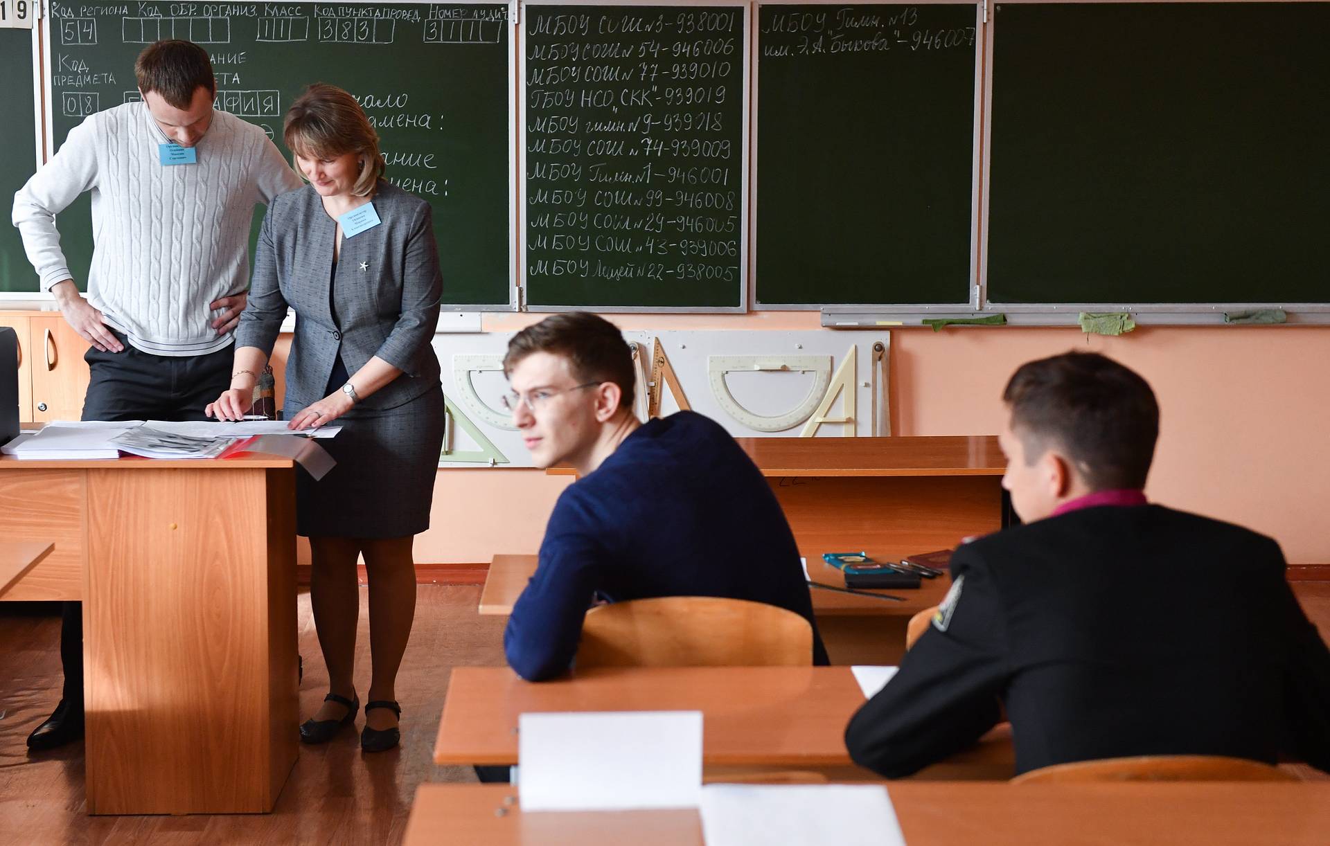 Secondary school students take Unified State Exam in Geography in Novosibirsk, Russia