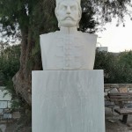 Памятник    отважному капитану Ламбросу Кацонису – греку, состоящему на службе государства  Российского,   на острове Кея